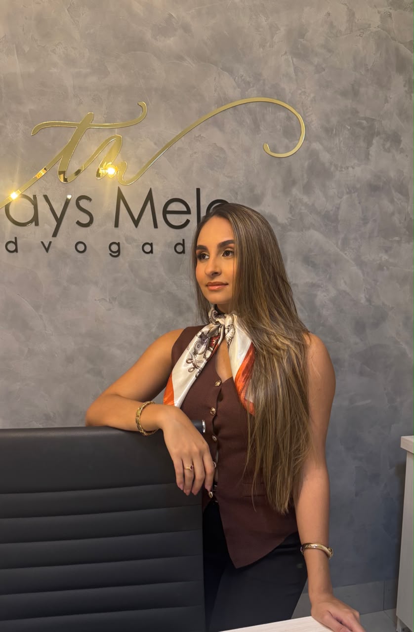 Dra. Thays Melo em seu escritório